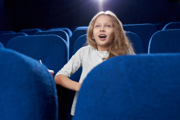 bambina a teatro