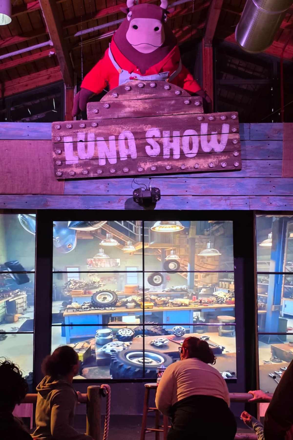 Spettacolo Viaggi nel Tempo a Luna Farm Bologna con scenografia Luna Show