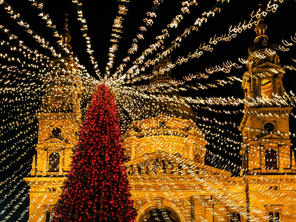 mercatini di natale a budapest con luci