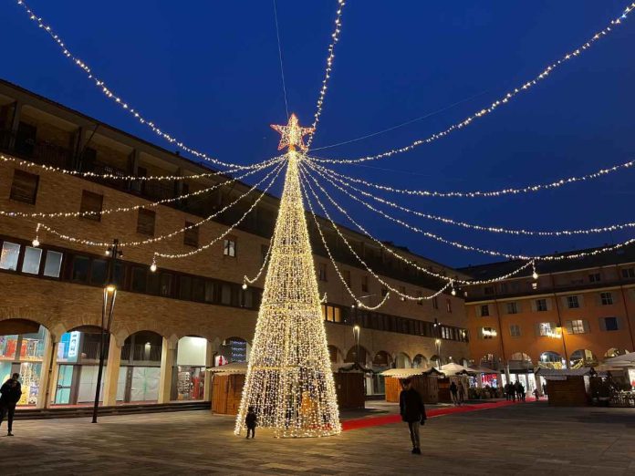 albero di luci Natale Cesena