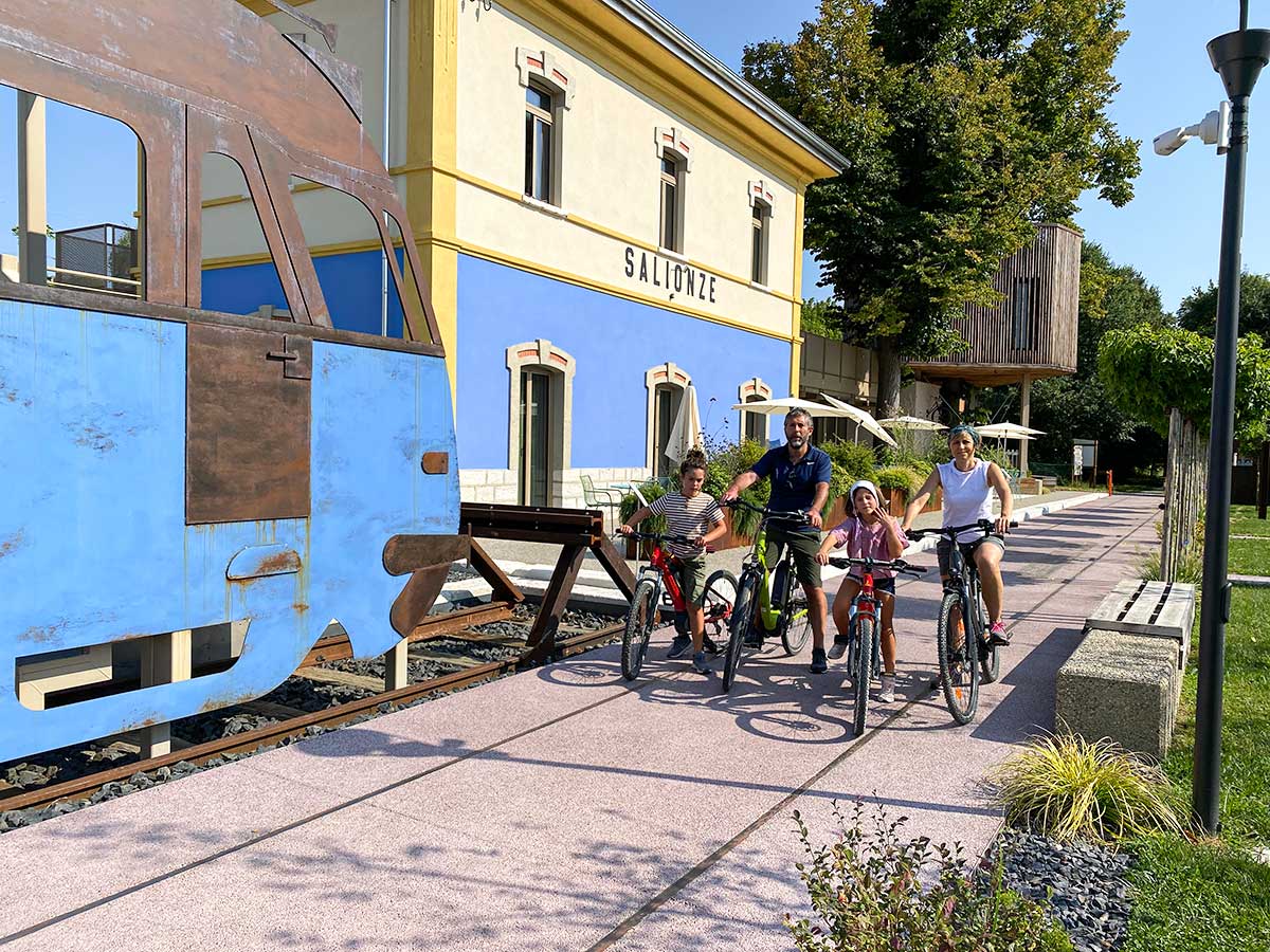 Borgo Stazione Bike Inn Salionze famiglia in bici
