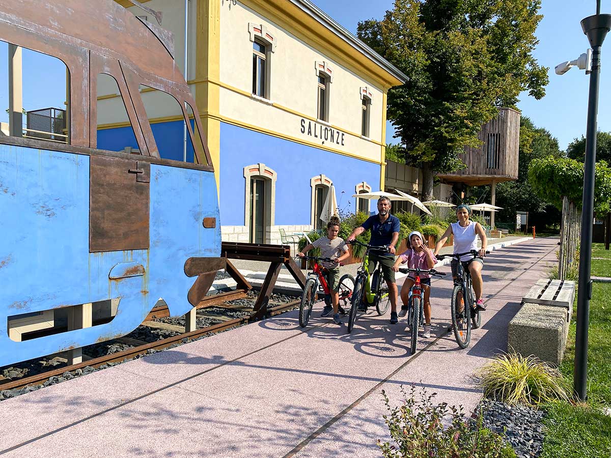 Borgo Stazione Bike Inn Salionze famiglia in bici 