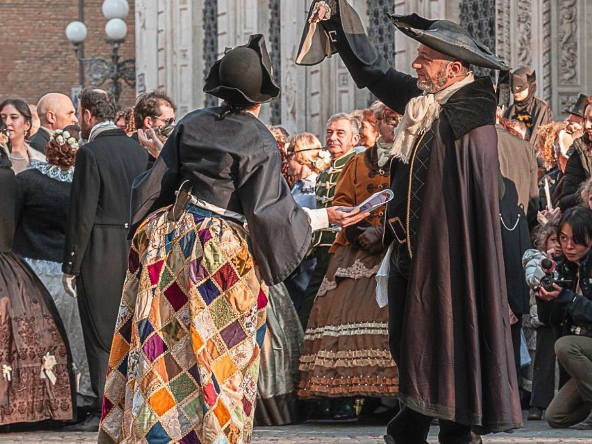 balzone e arlecchina al carnevale delle meraviglie di Bologna