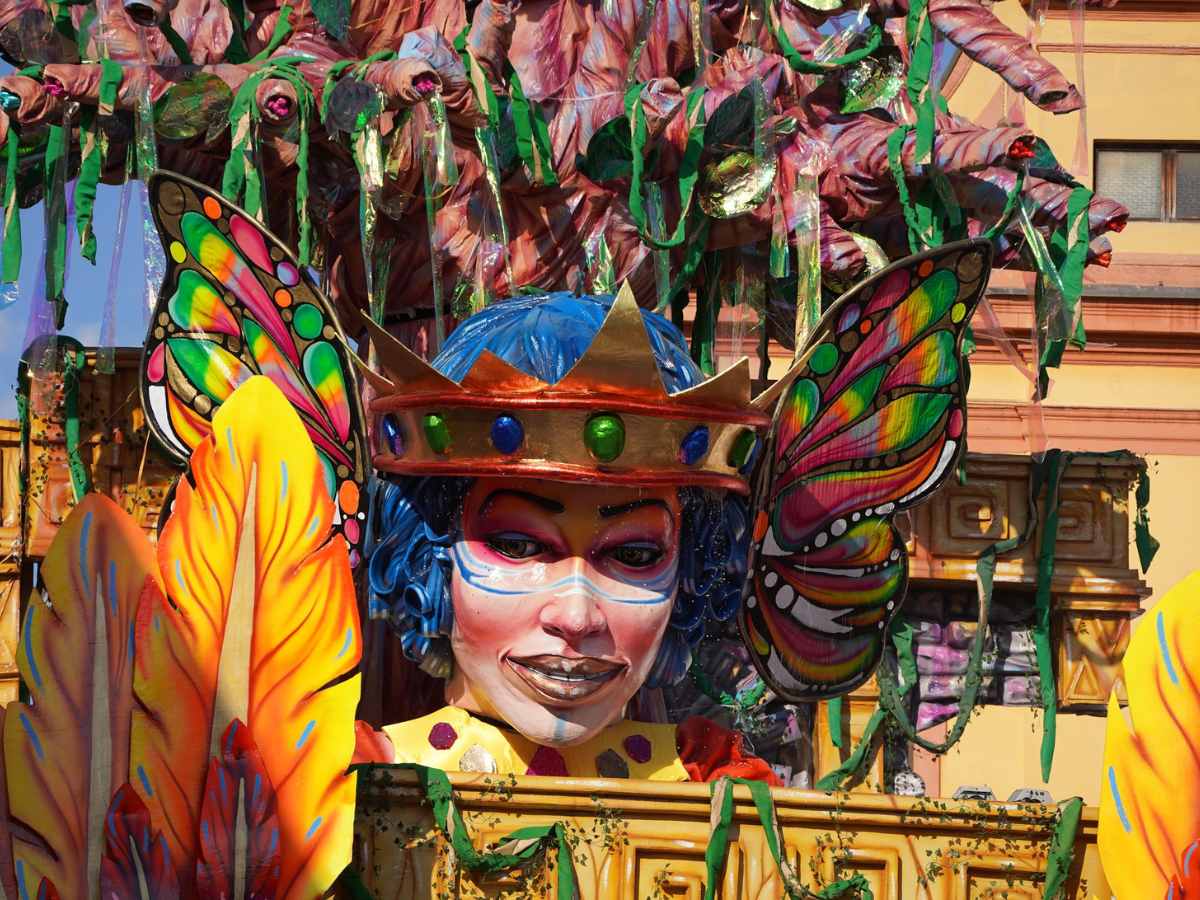 dettaglio viso in un carro allegorico del Carnevale di Cento