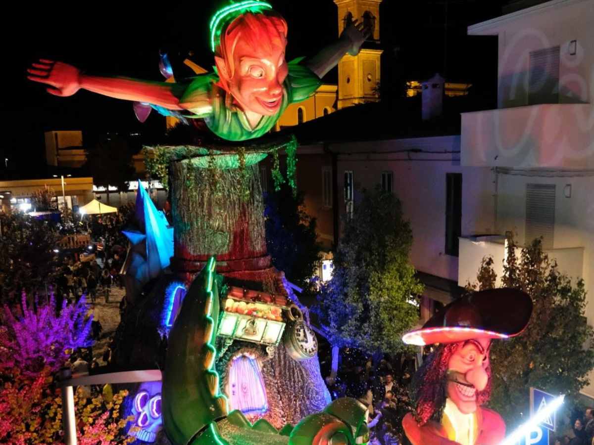 carro allegorico del carnevale di Gambettola in Emilia Romagna