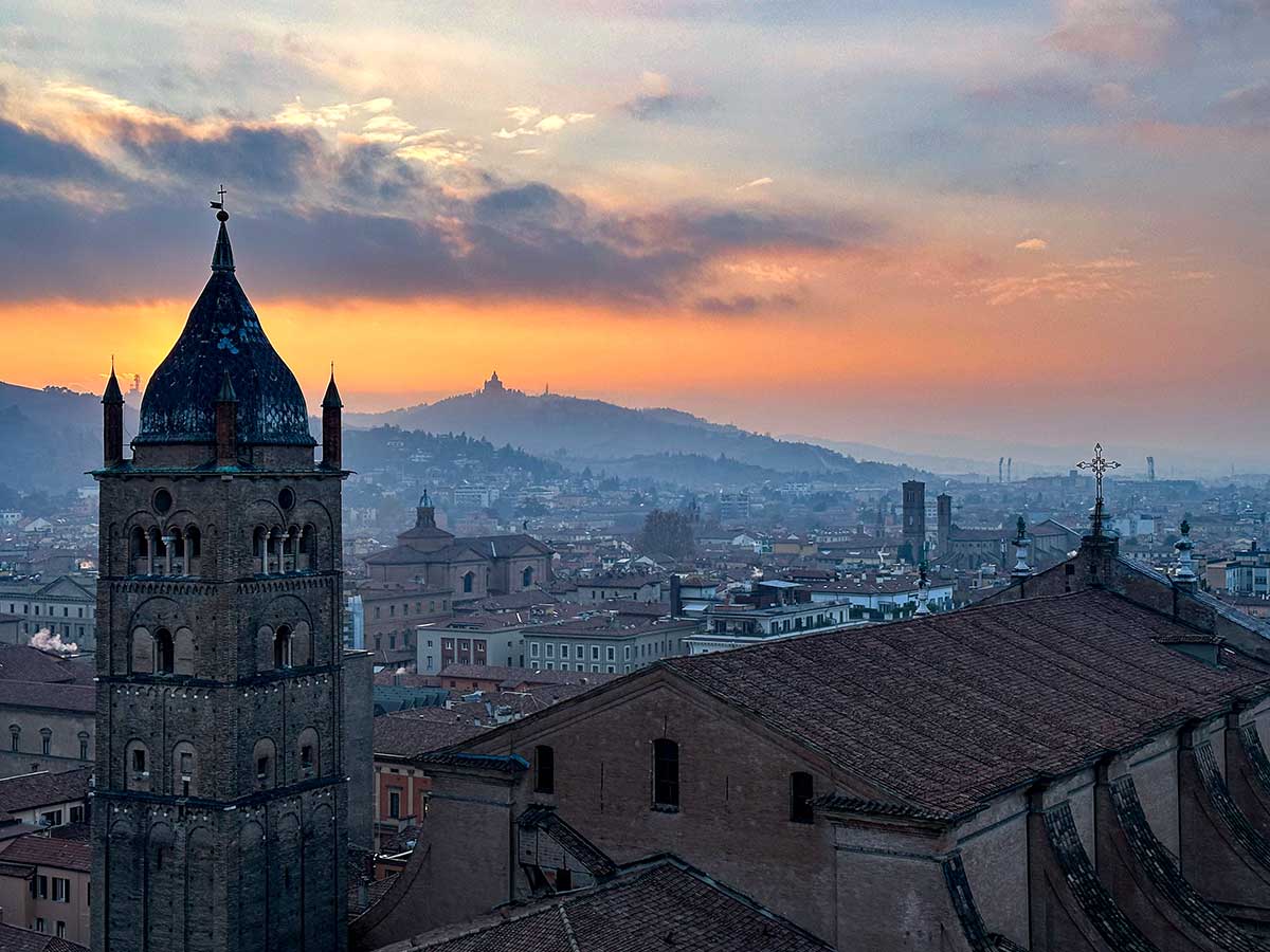 torre prendiparte vita su Bologna