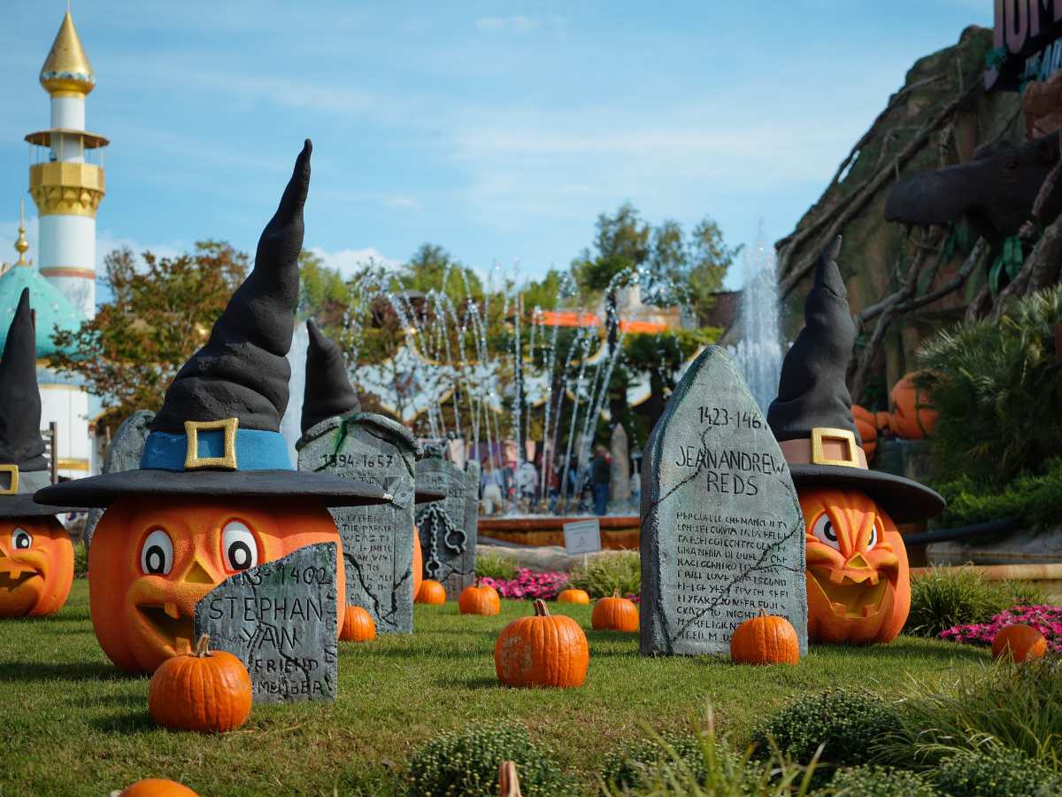 allestimento con zucche a Gardaland magic Halloween