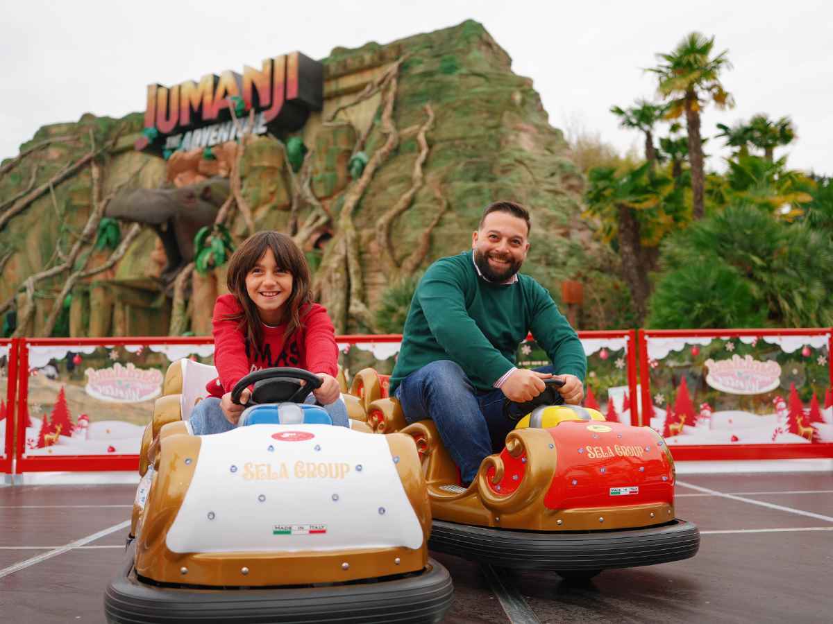 papà e figlia sui mini go kart a gardaland magic winter