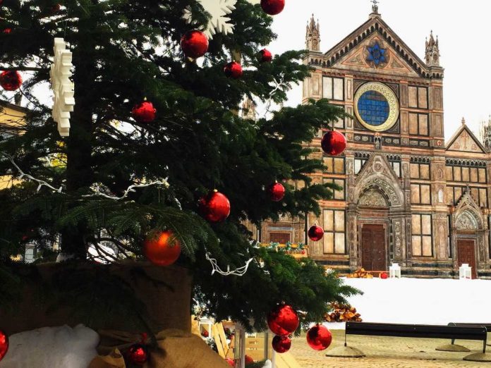 vista di piazza Italia a Italia in miniatura con albero di natale