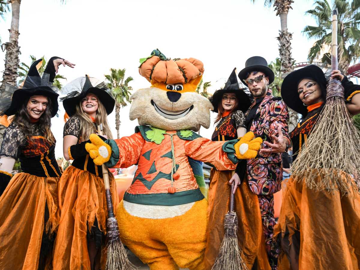 halloween a magicland streghe e mascotte