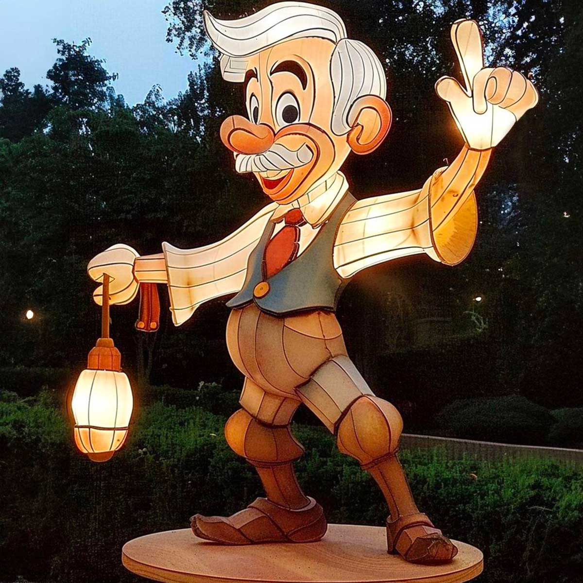 Geppetto di luce per This is Wonderland Pinocchio Roma
