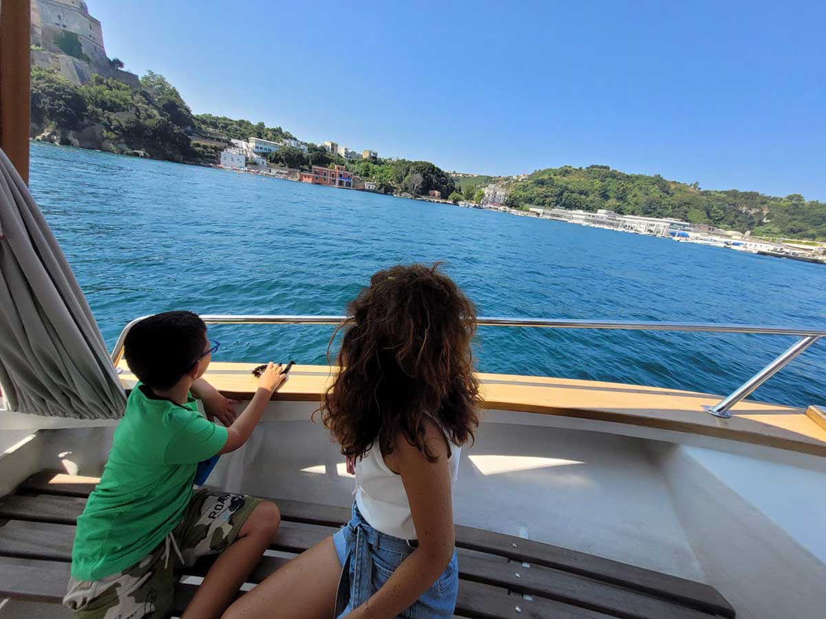 barca parco sommerso di Baia