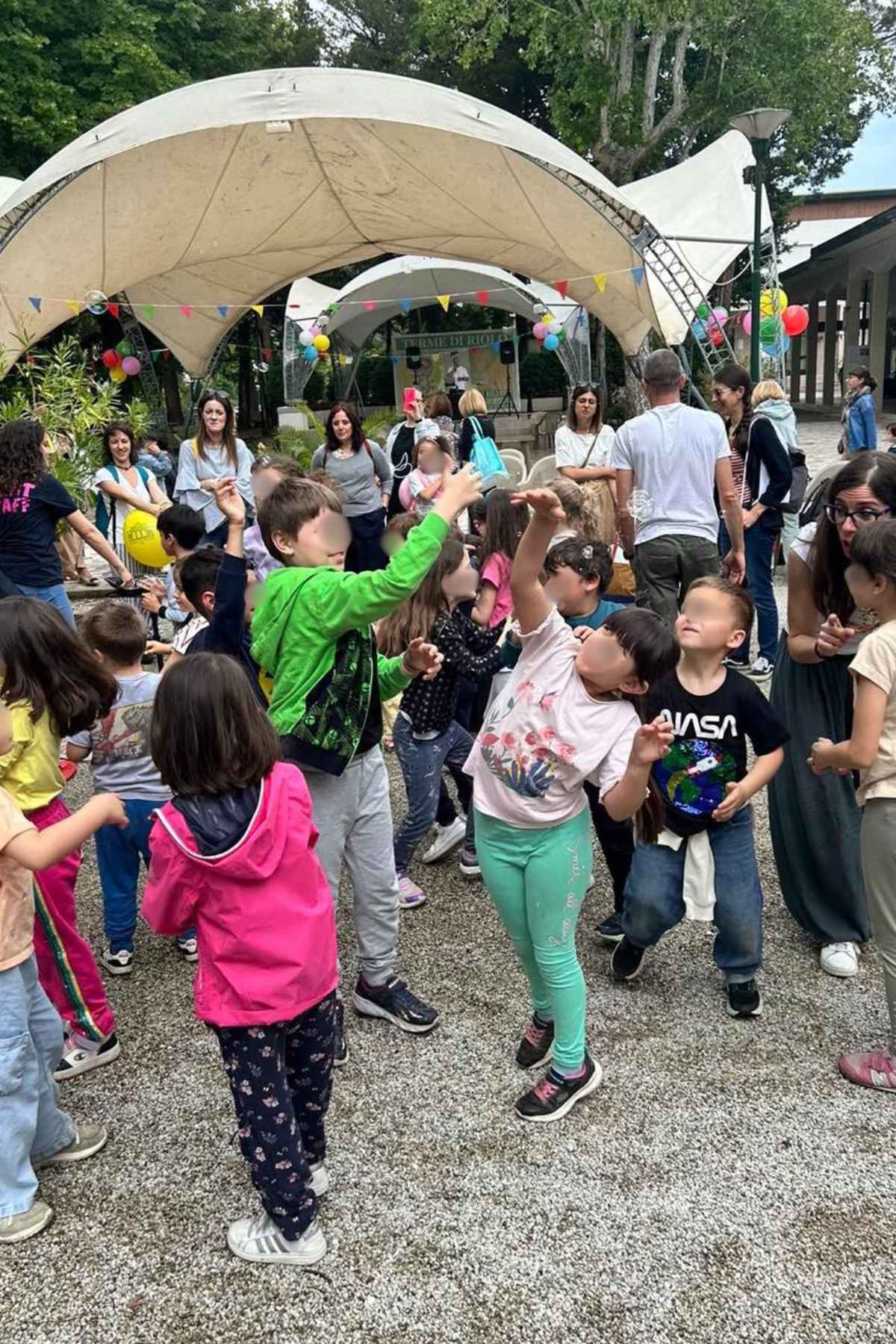 bolle di sapone durante l'openday terme bimbo a riolo terme