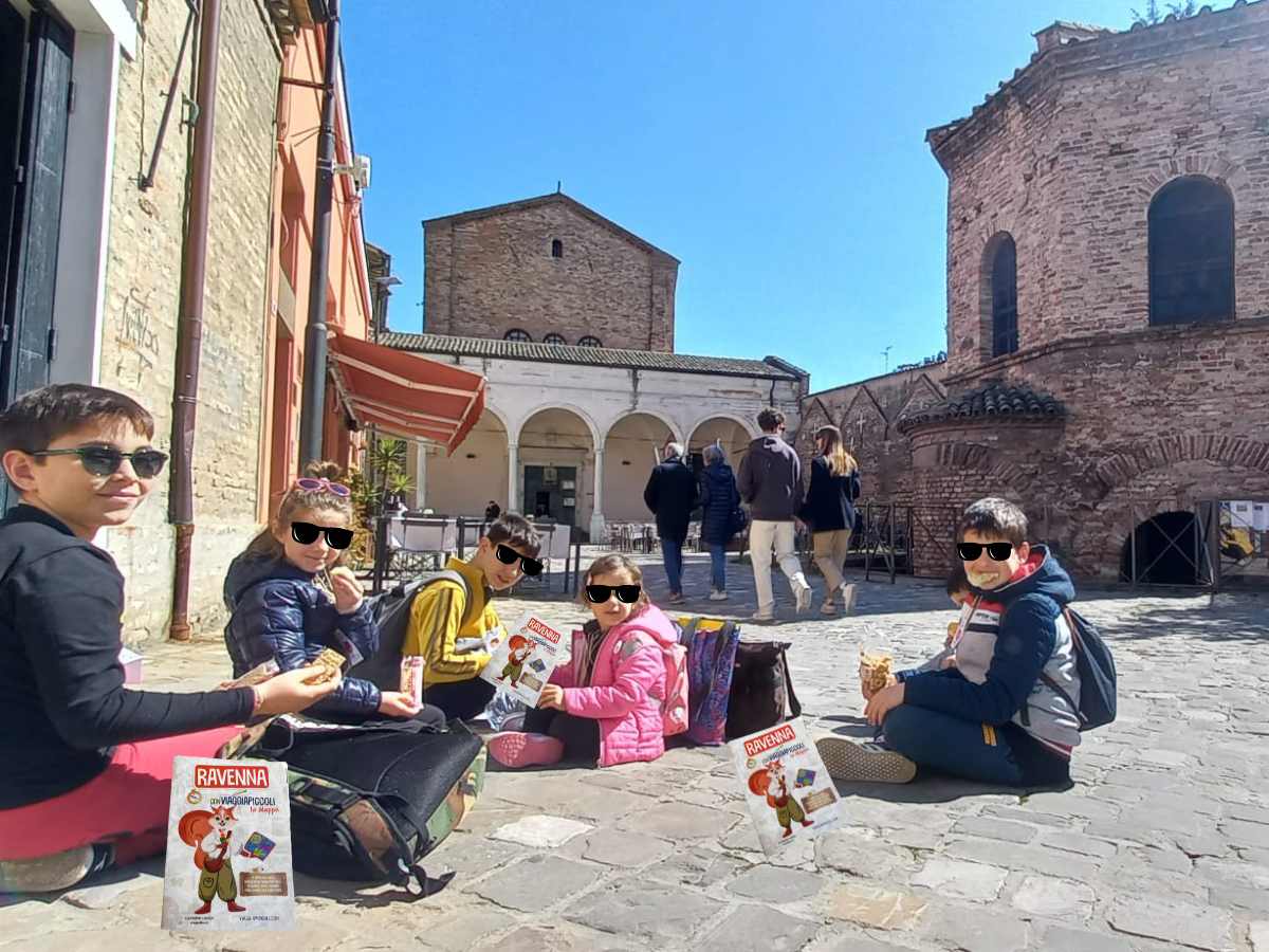 bambini al safari urbano a ravenna con mappa