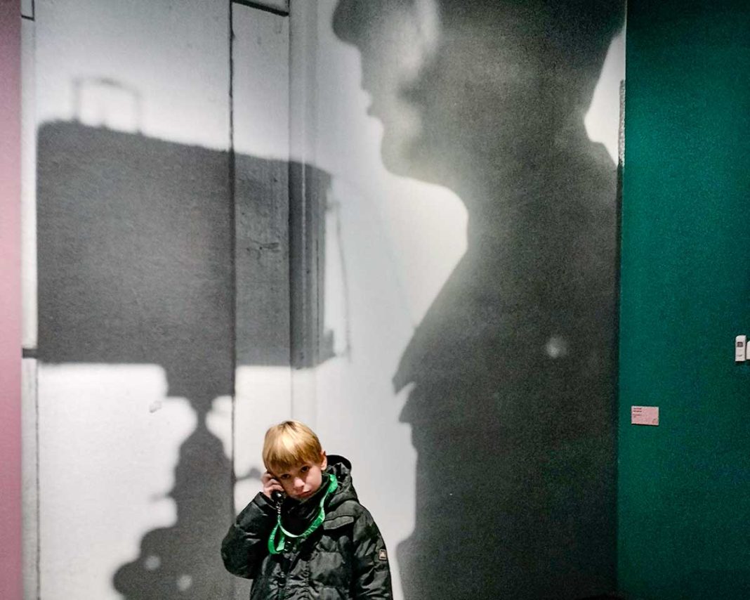 bambino a Camera centro italiano fotografia Torino