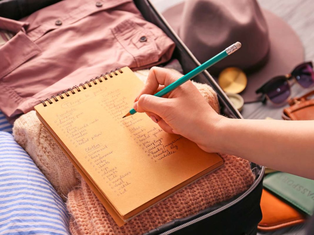 notes in valigia per scegliere assciurazione di viaggio