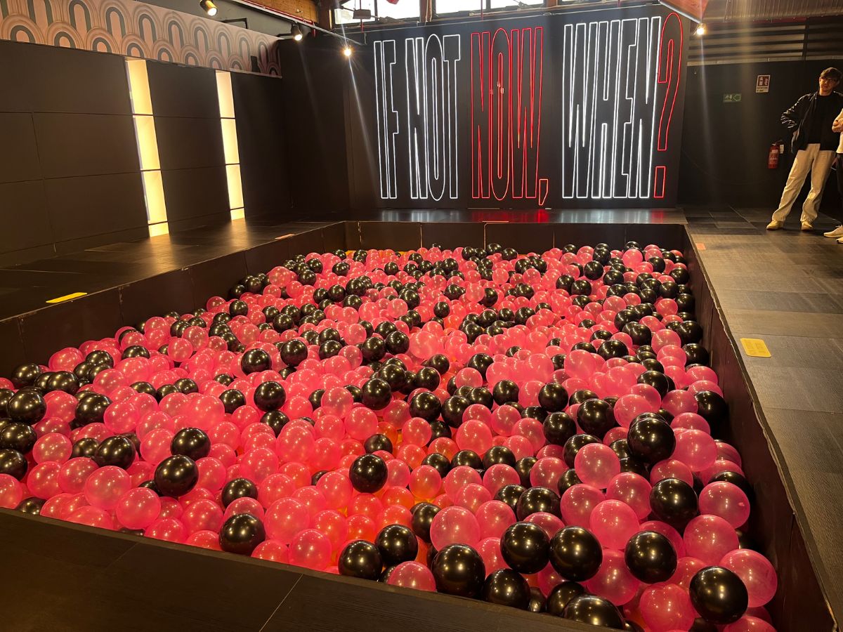 piscina di palline alla Beautiful gallery xxl di Grand Tour Italia da visitare anche quando piove a Bologna