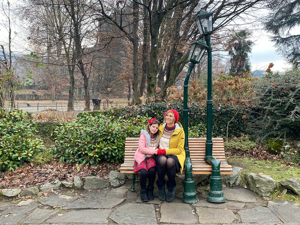 Torino in 2 giorni al Parco del Valentino: mamma e figlia sulla panchina degli innamorati