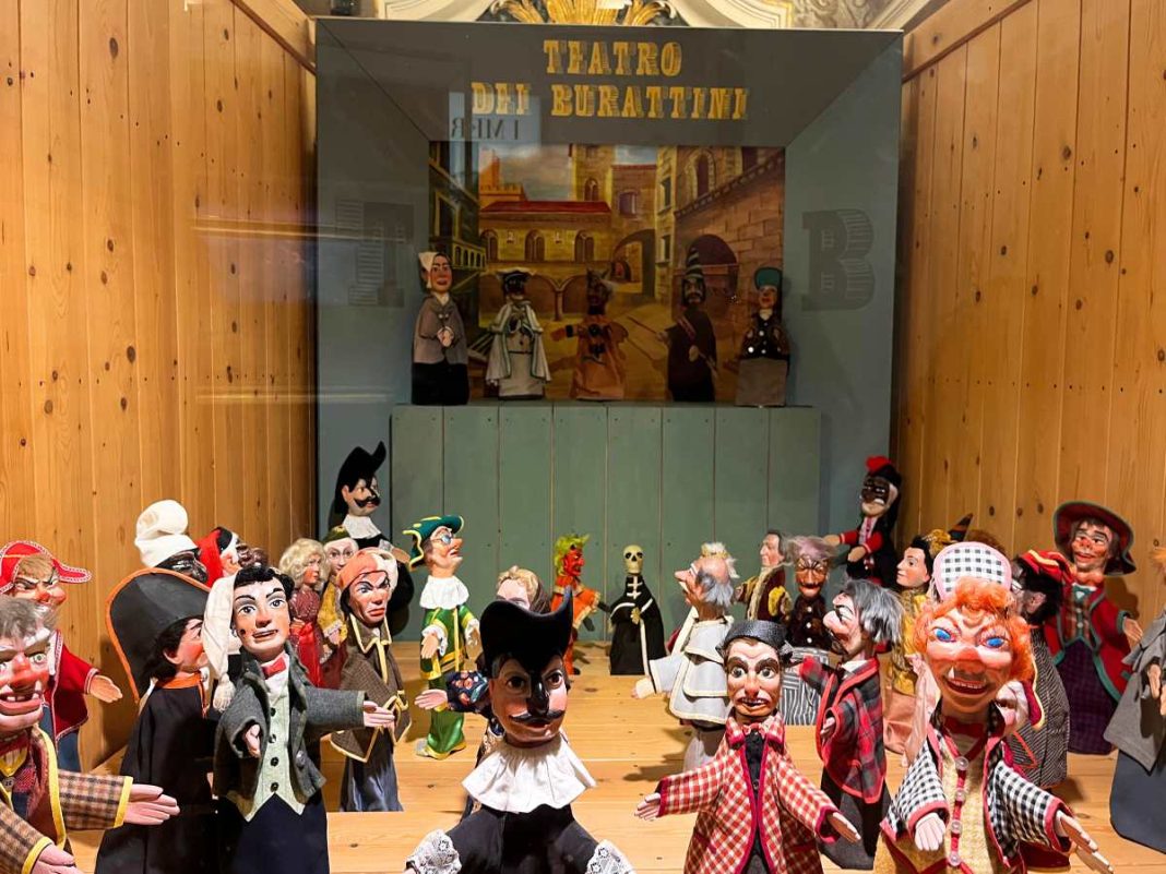 teatro di burattini al museo pepoli di bologna