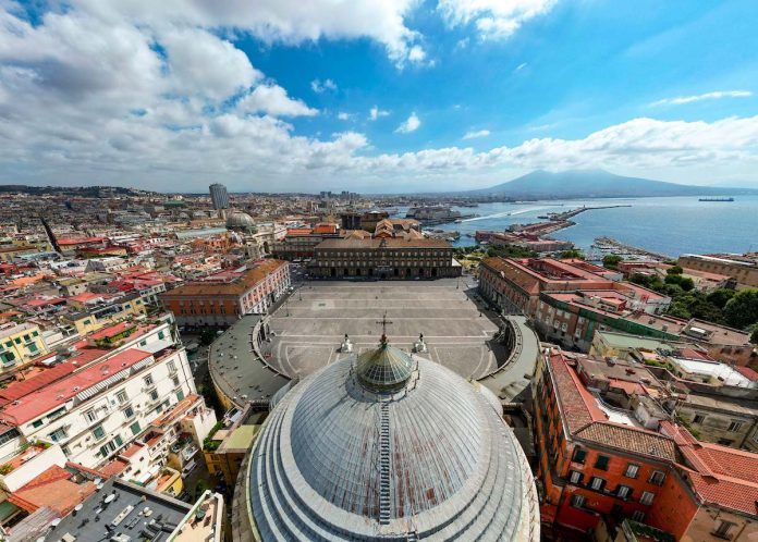 Piazza Plebiscito Napoli