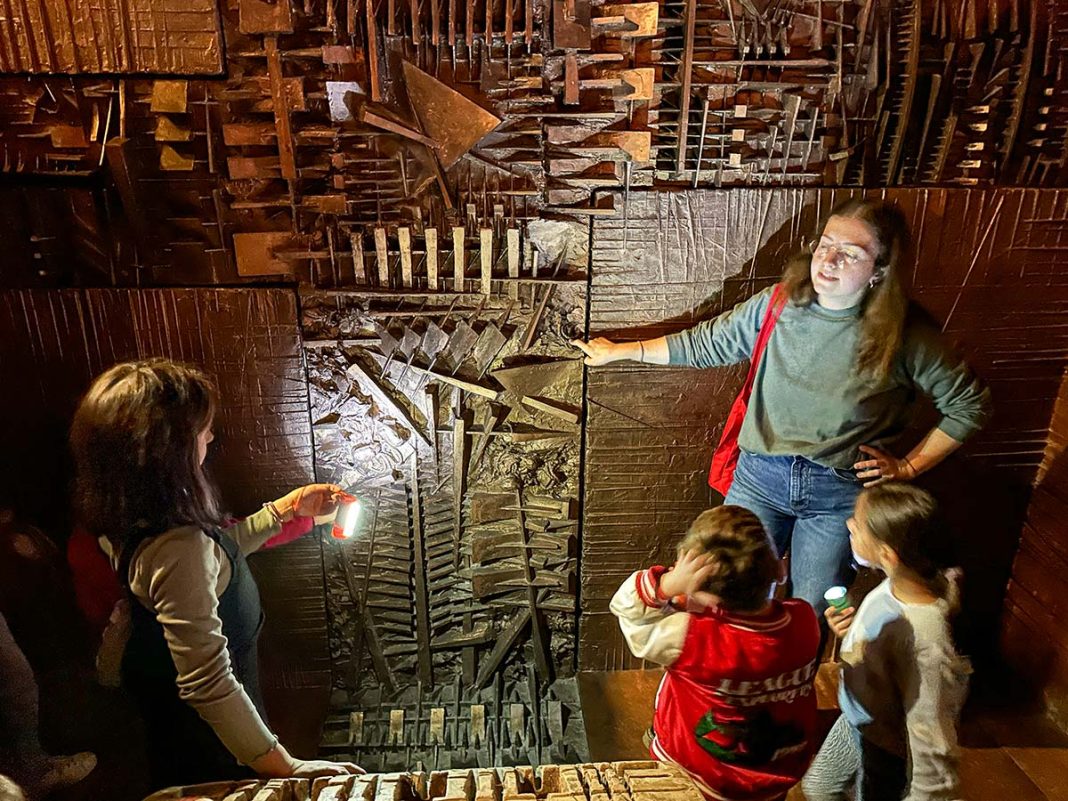 Labiritno di Pomodoro a Milano visita guidata con i bambini