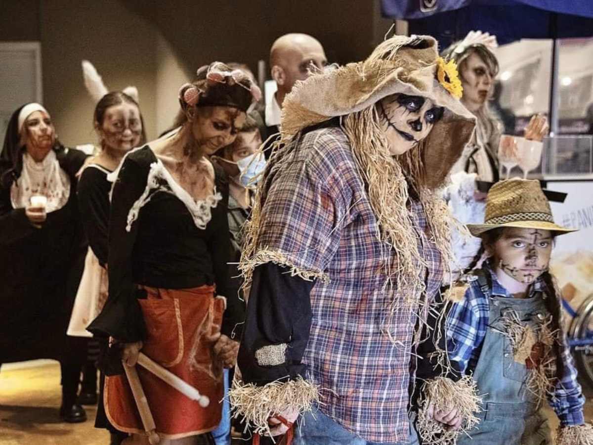 zombie per la zombie walk di grand tour italia halloween