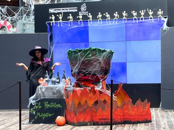 strega e pentolone magico grand tour italia halloween