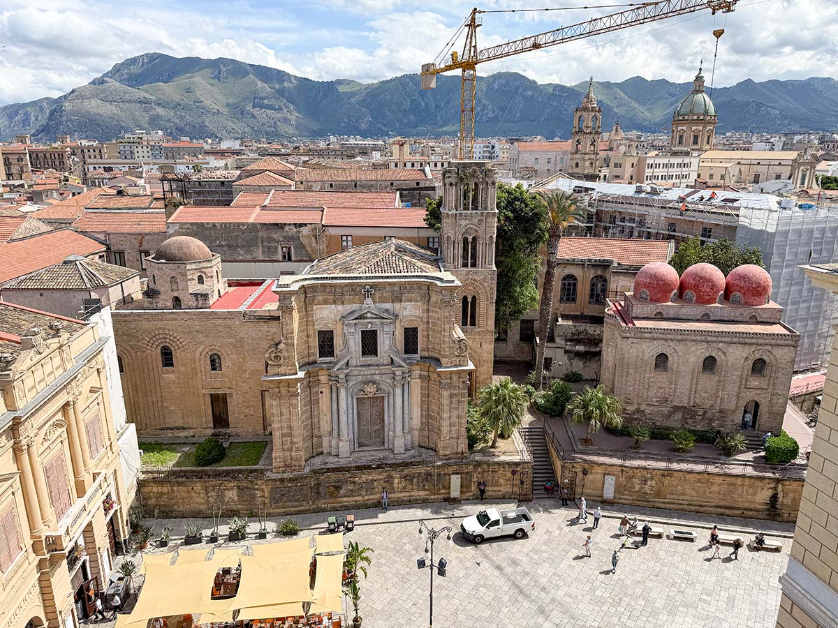Cosa vedere a Palermo in un giorno Piazza Bellini.