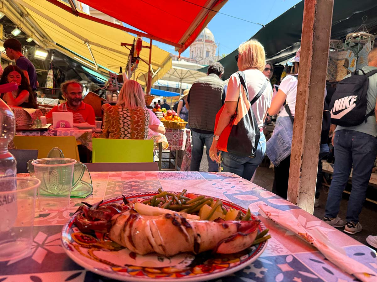 piatto di pesce nel mercato di Ballarò
