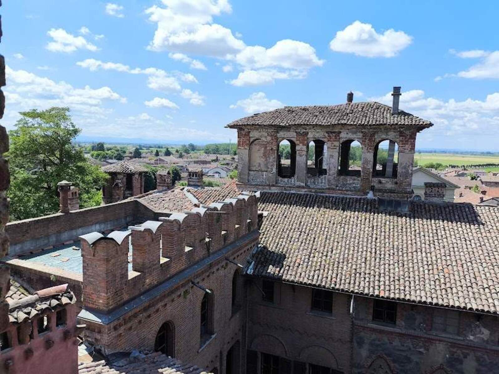 vista dalla torre castello di piovera