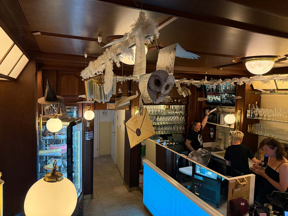 Phonix Book Cafe