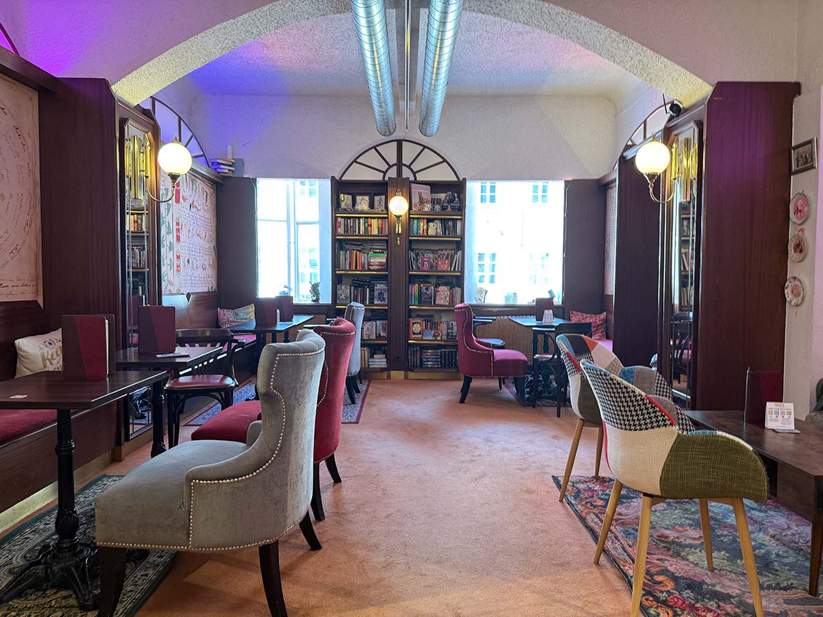 Phonix Book Cafe