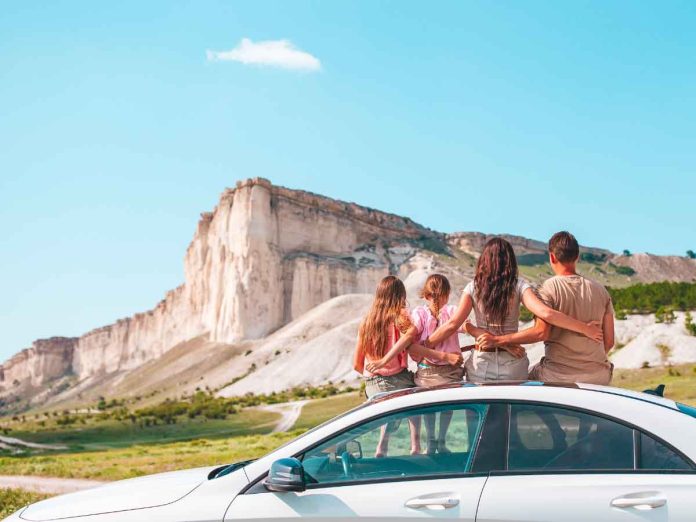 assicurazione viaggio annullamento: famiglia in viaggio