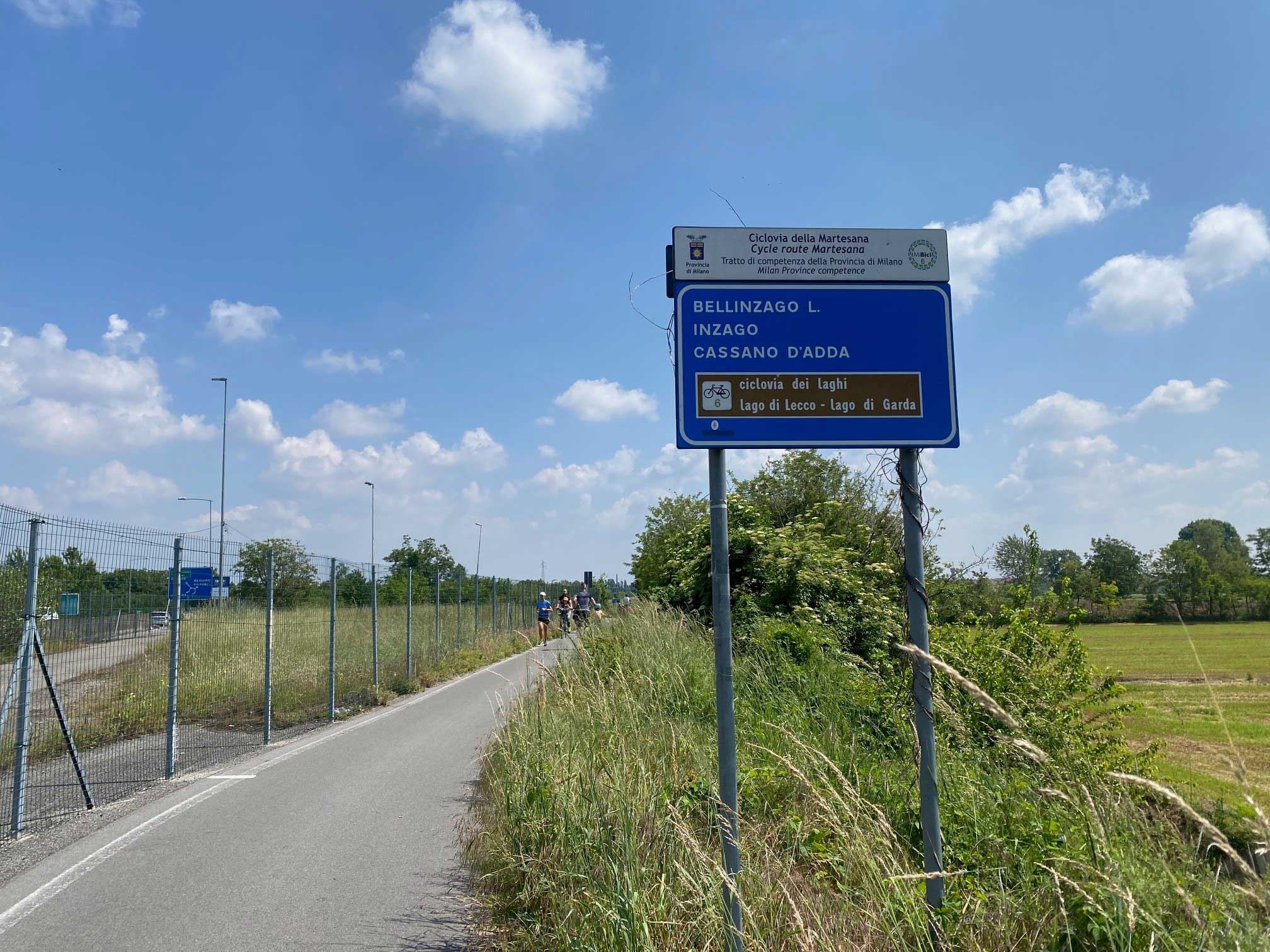 ciclabile sul naviglio martesana milano