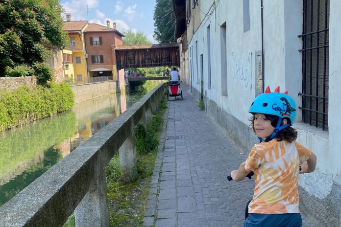 ciclabile sul naviglio martesana milano