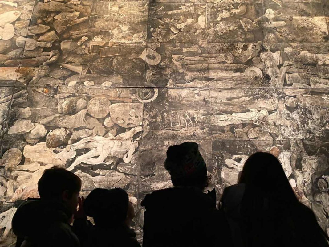 bambini e ragazzi all'interno della fondazione Golinelli