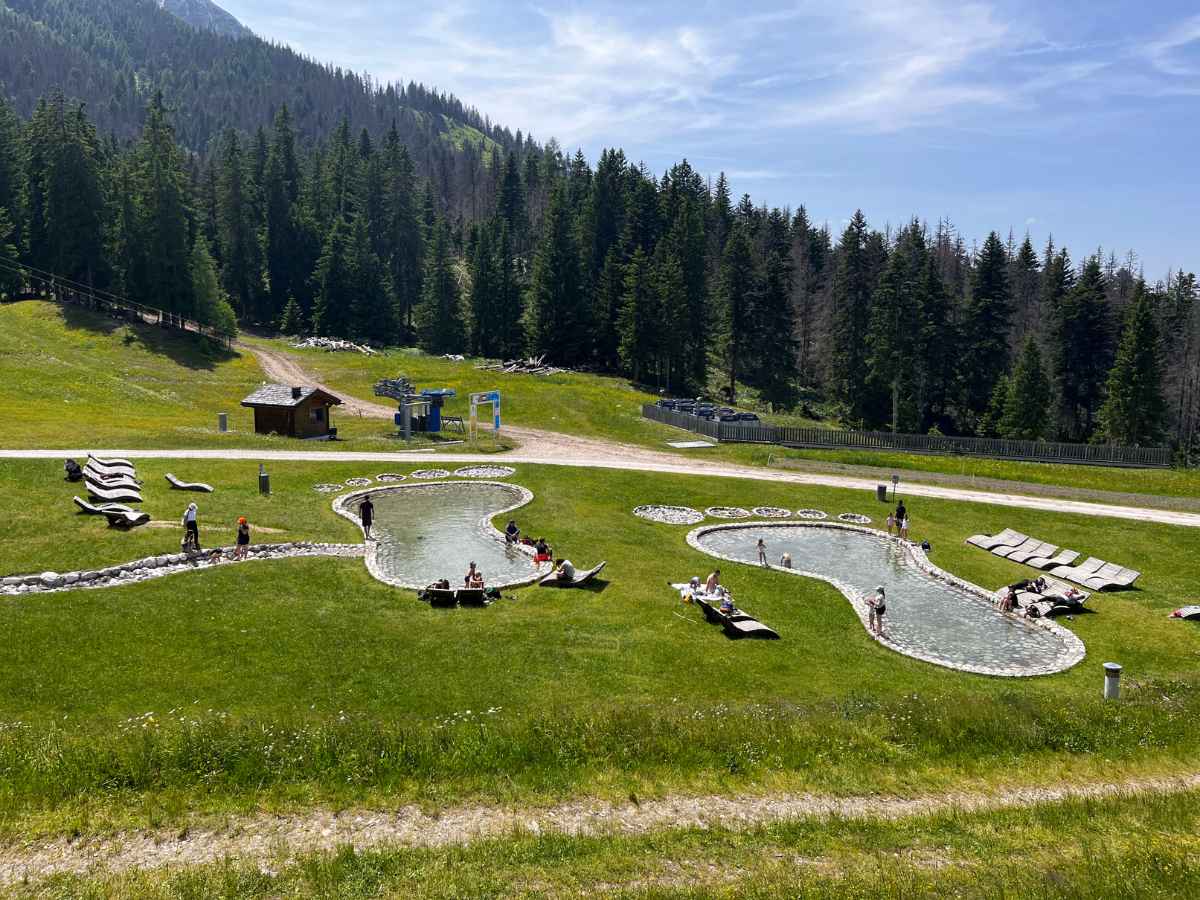 laghetti a forma di impronte sul monte baranci
