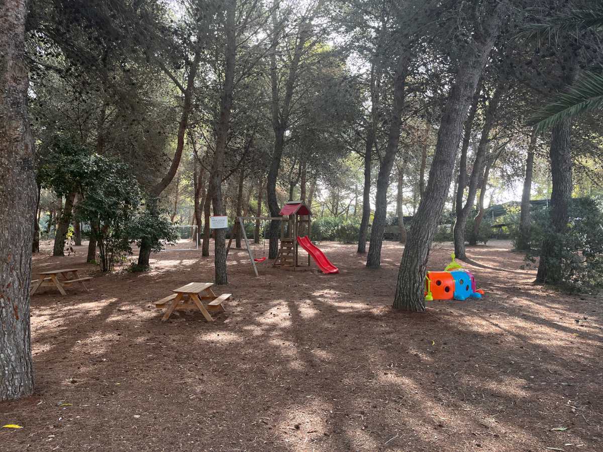 giochi nella pineta all'agricampeggio di otranto