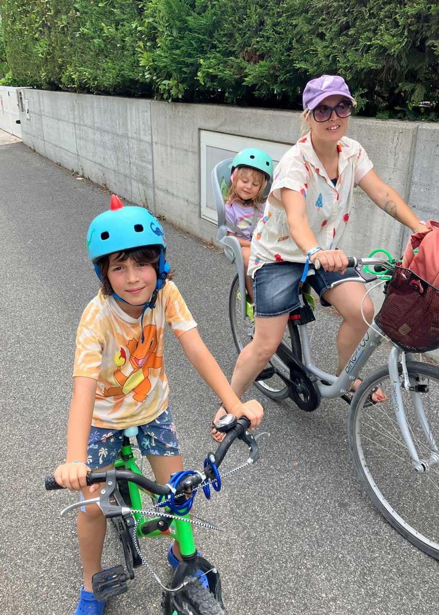 famiglia in bici