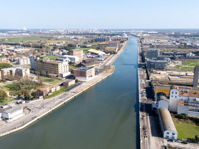 vista dall'alto darsena di ravenna