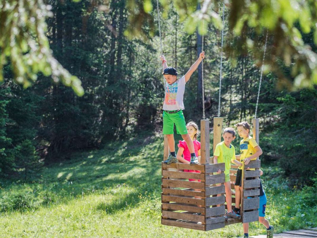 panaraida sentiero val gardena bambini sulla mini funivia