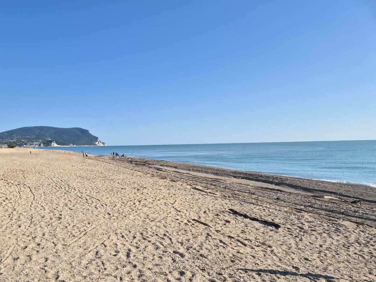spiaggia di porto recanati nelle marche