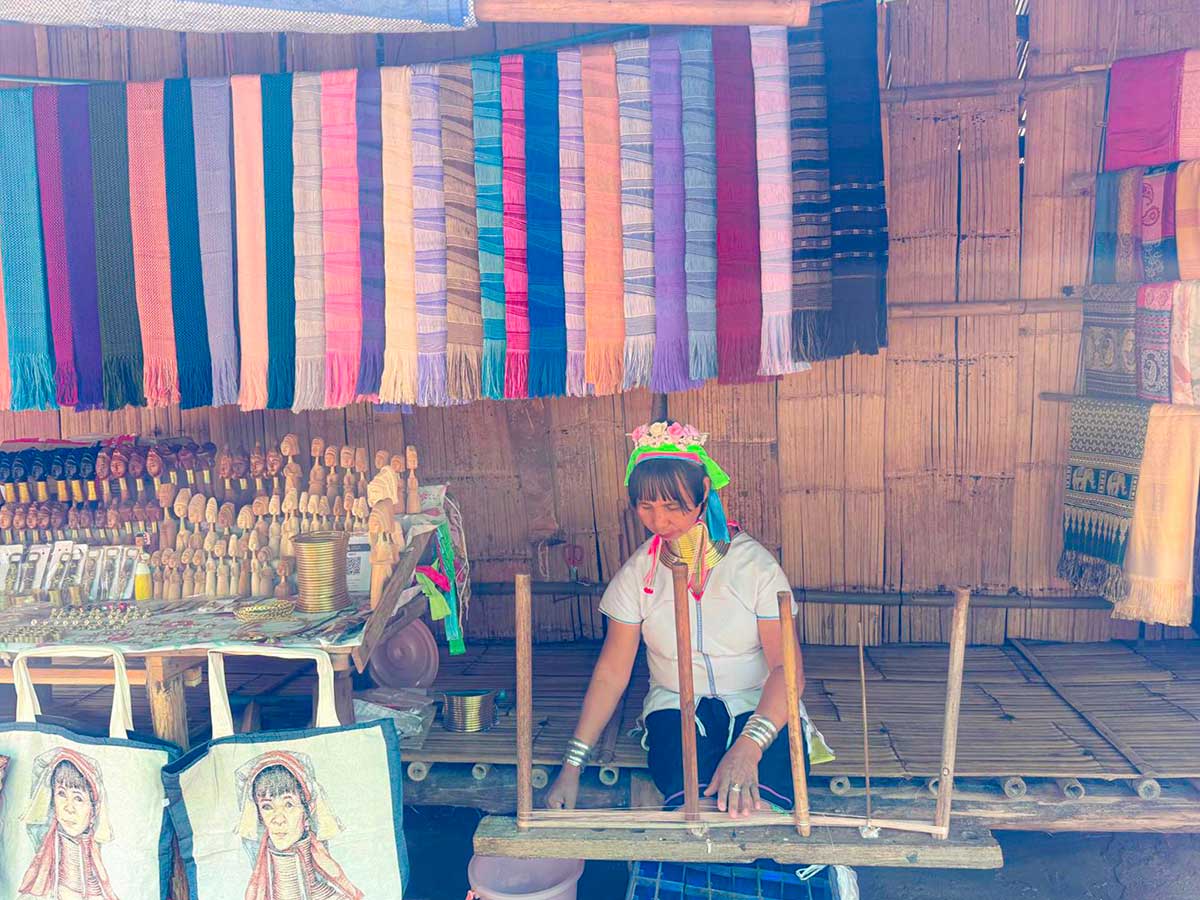 villaggio donne collo lungo thailandia
