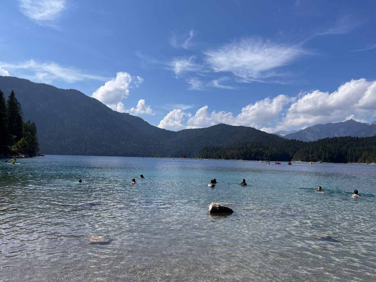 lago eibsee germania con acqua limpidissima