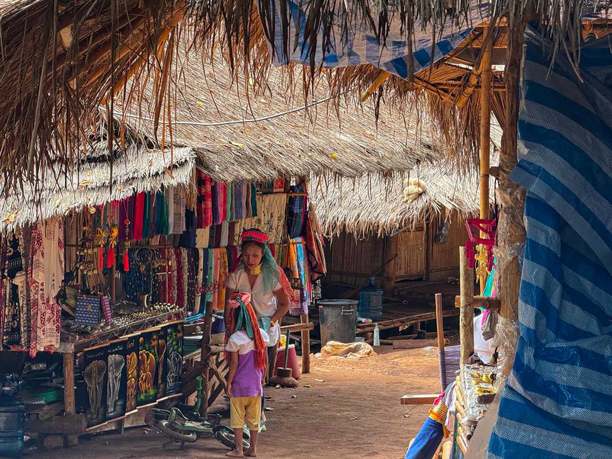 villaggio donne collo lungo thailandia