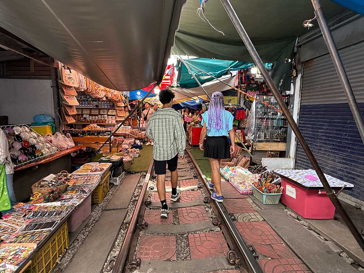 Maeklong Railway Market mercato treno Bangkok