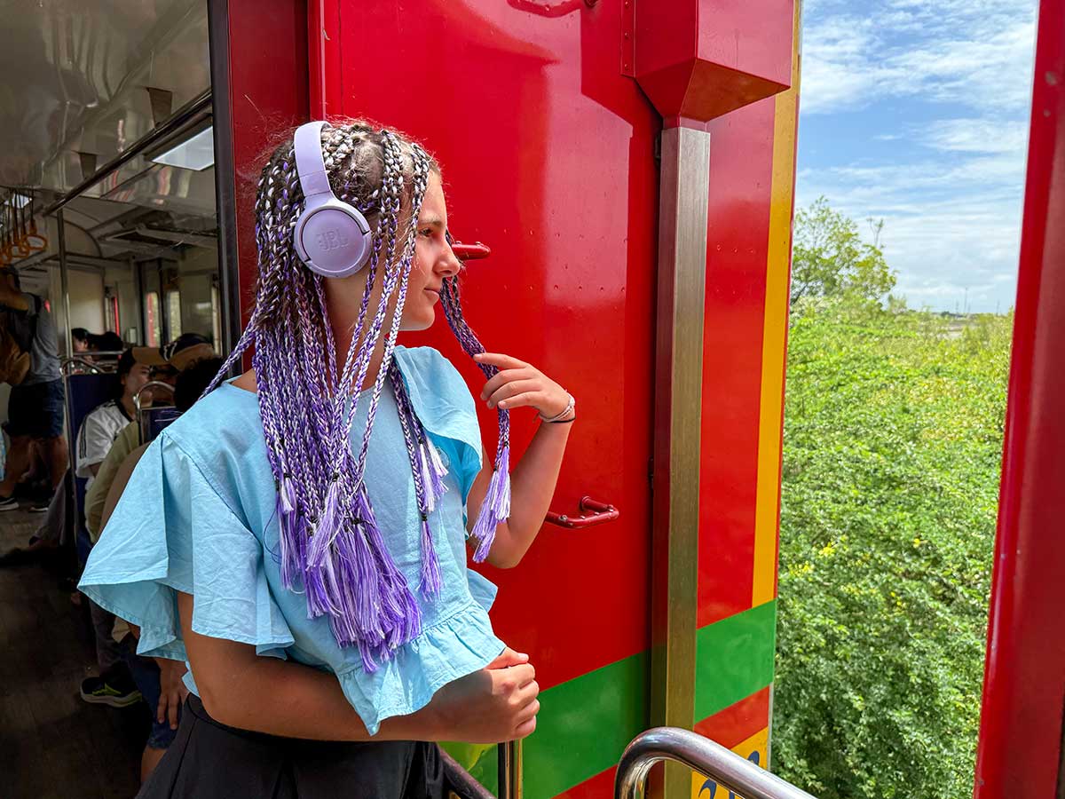 Maeklong Railway Market 