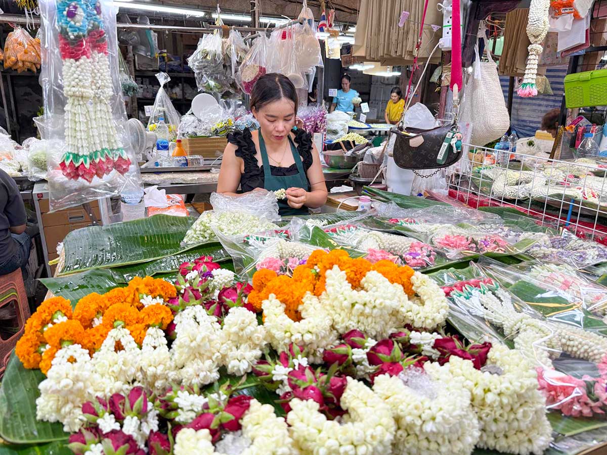 Bangkok con i bambini mercato dei fiori
