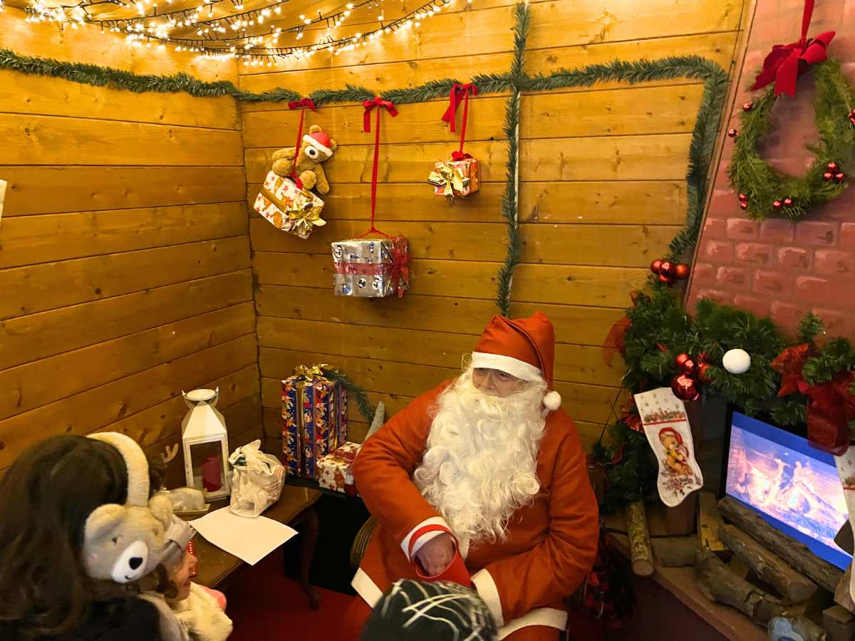babbo natale ai mercatini di natale di candelara