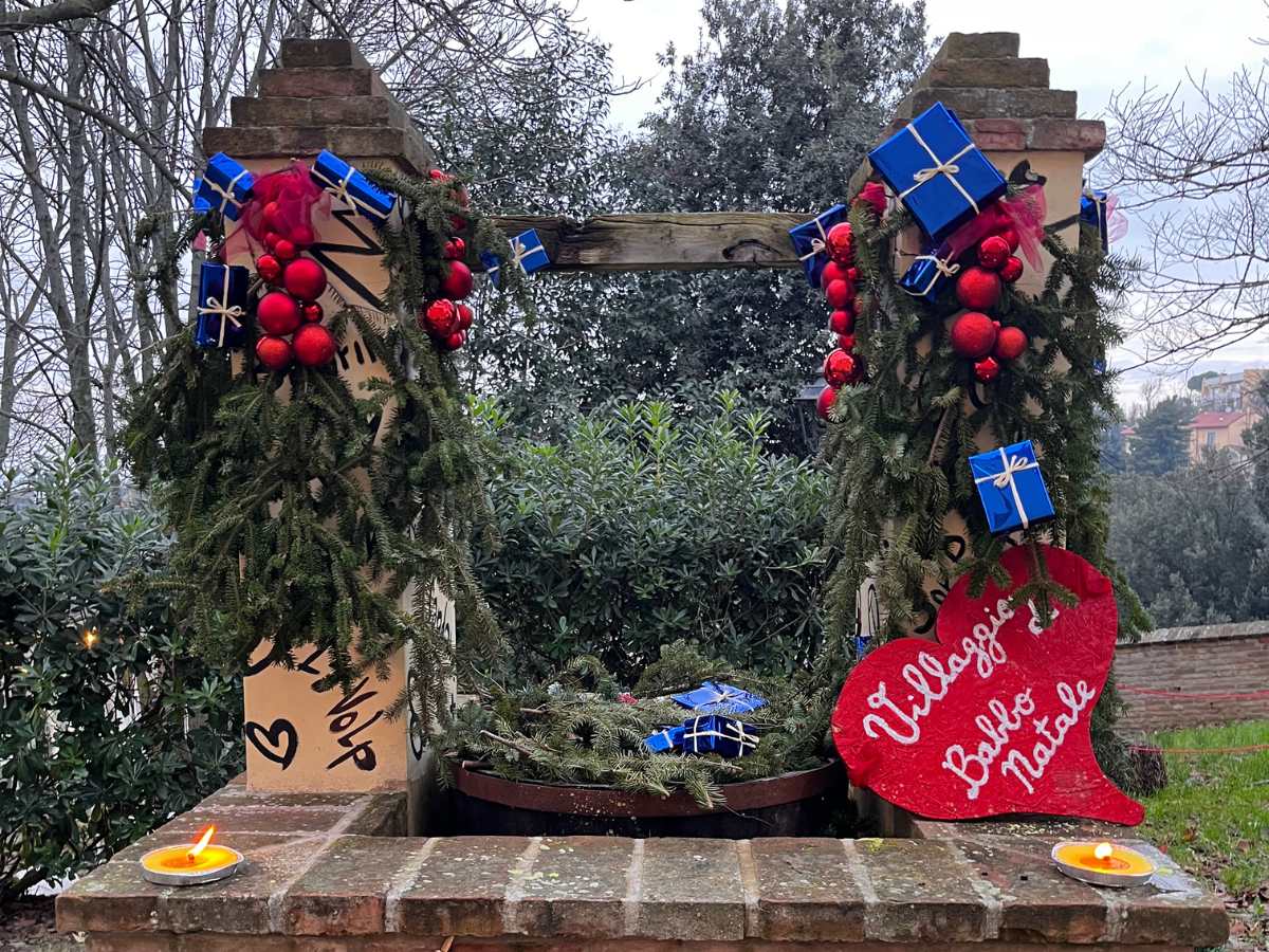 insegna villaggio di babbo natale a candelara